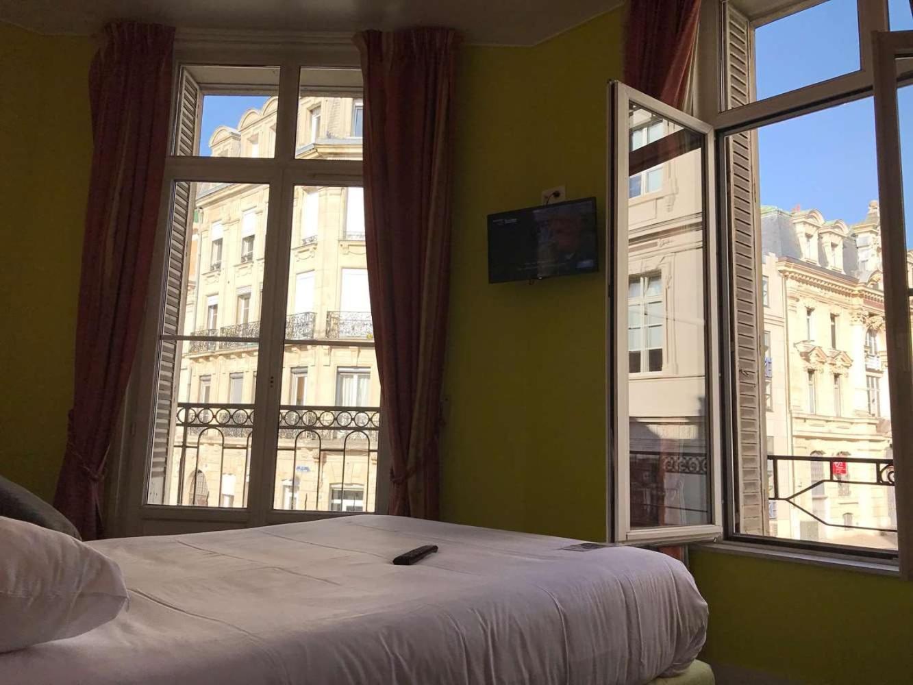 Brit Hotel Aux Sacres Reims, Centre Historique Exteriör bild
